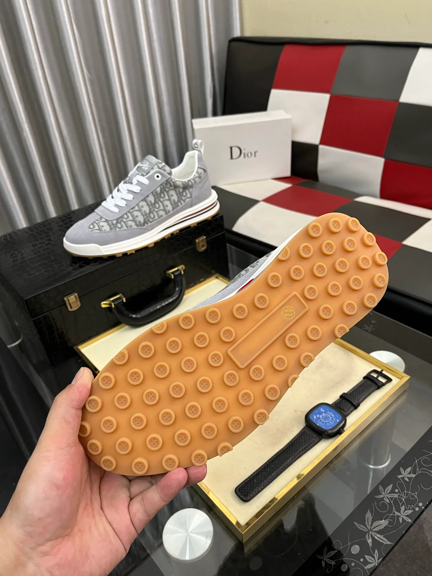 Men's shoes💰420⌚️⌚️[Dior] Dior's new men's genuine leather casual shoes, the highest version on the market, any comparison is welcome🆚! The original leather has excellent texture and is super high-end! Fetal sheep net lining imported from Italy, removable pad! Luxurious materials and fine workmanship, highly recommended! Code number: 38-443️⃣Colors available